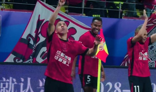 盛世棋牌官方下载-王子铭高级货！韩鹏飞拼了 韦世豪成熟了！海牛10号看饮水机合适