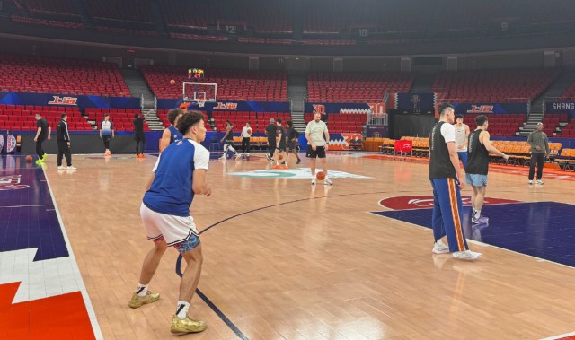 盛世棋牌-上海备战广州！李添荣跟队，6人主动加练，弗格回应状态回暖！