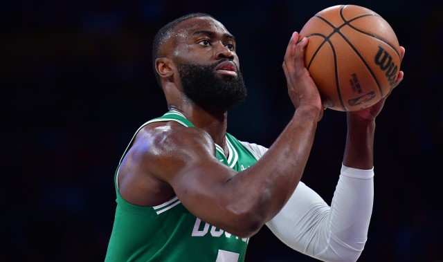 盛世棋牌官方下载-杰伦·布朗播客再谈判罚：雷霆的犯规动作都不吹 我本应该罚22个